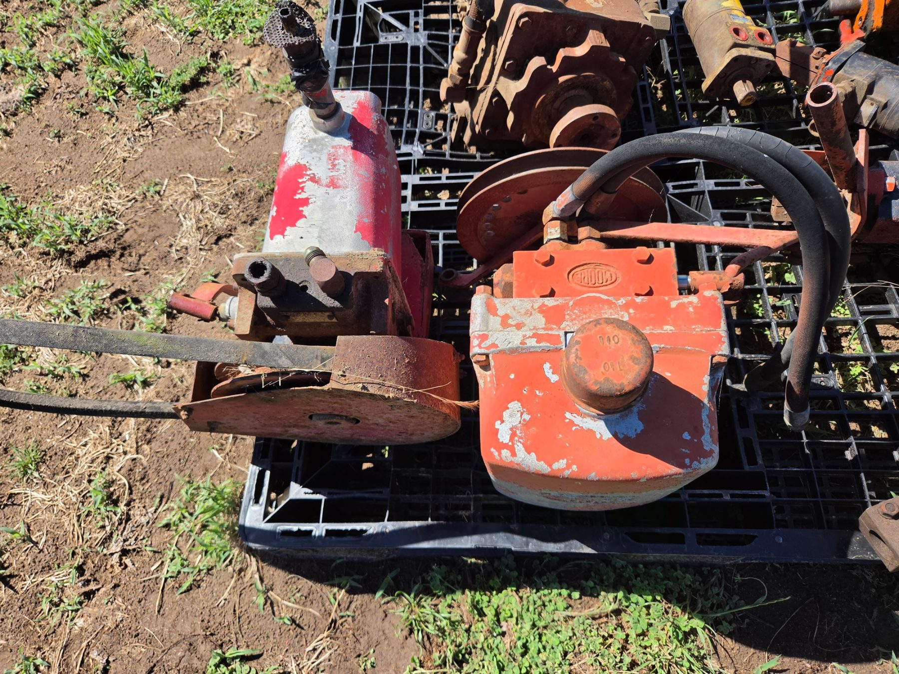 Used - 2x Hydraulic Pumps - photo 2