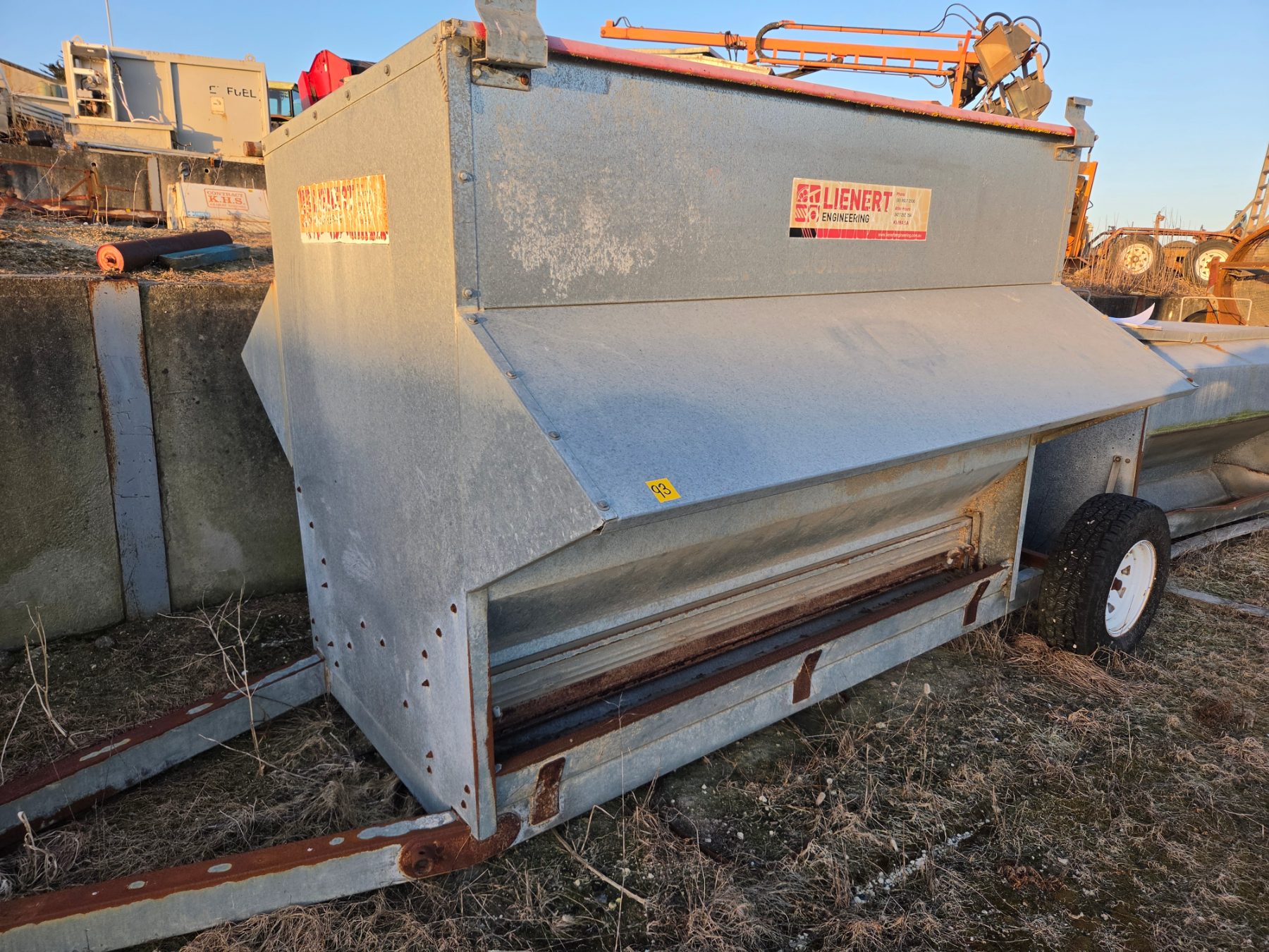 Lienhert 2t Sheep Grain Feed Bin on wheels - photo 3