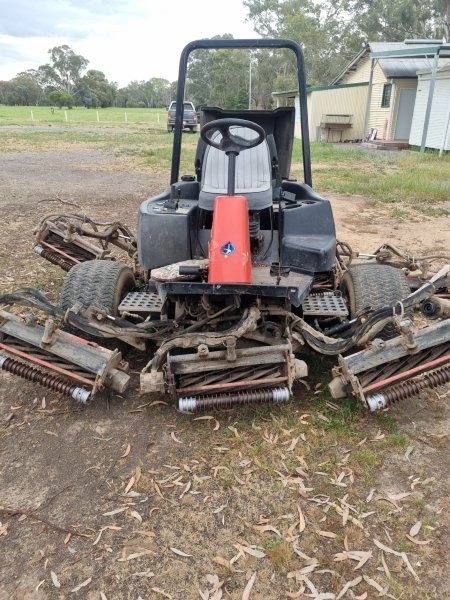 Used - Jacobsen LF4677 Fairway 4WD Mower - photo 2