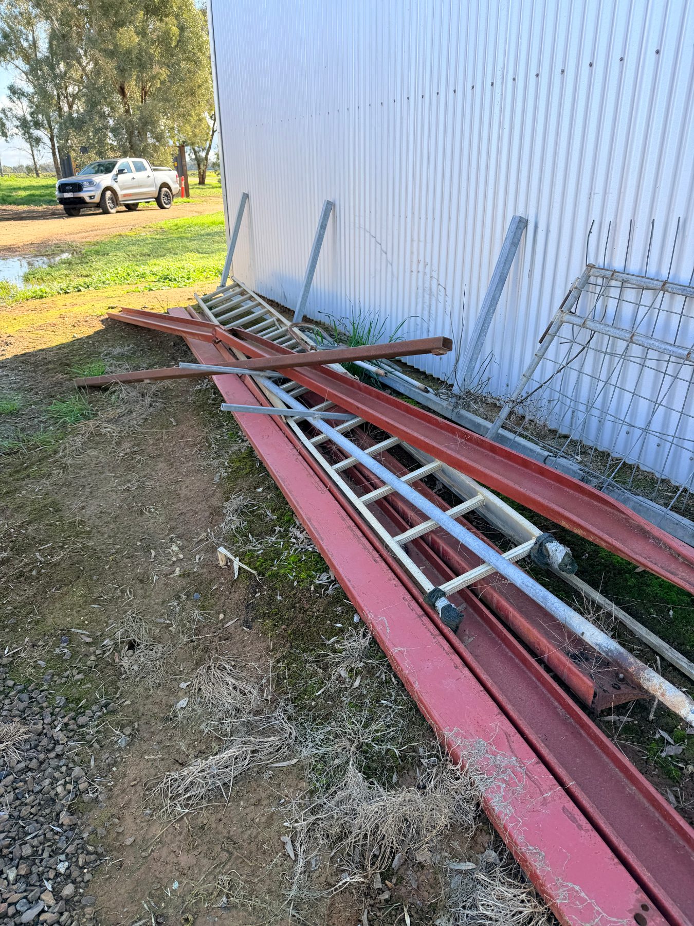 Scrap steel and old ladder - photo 1