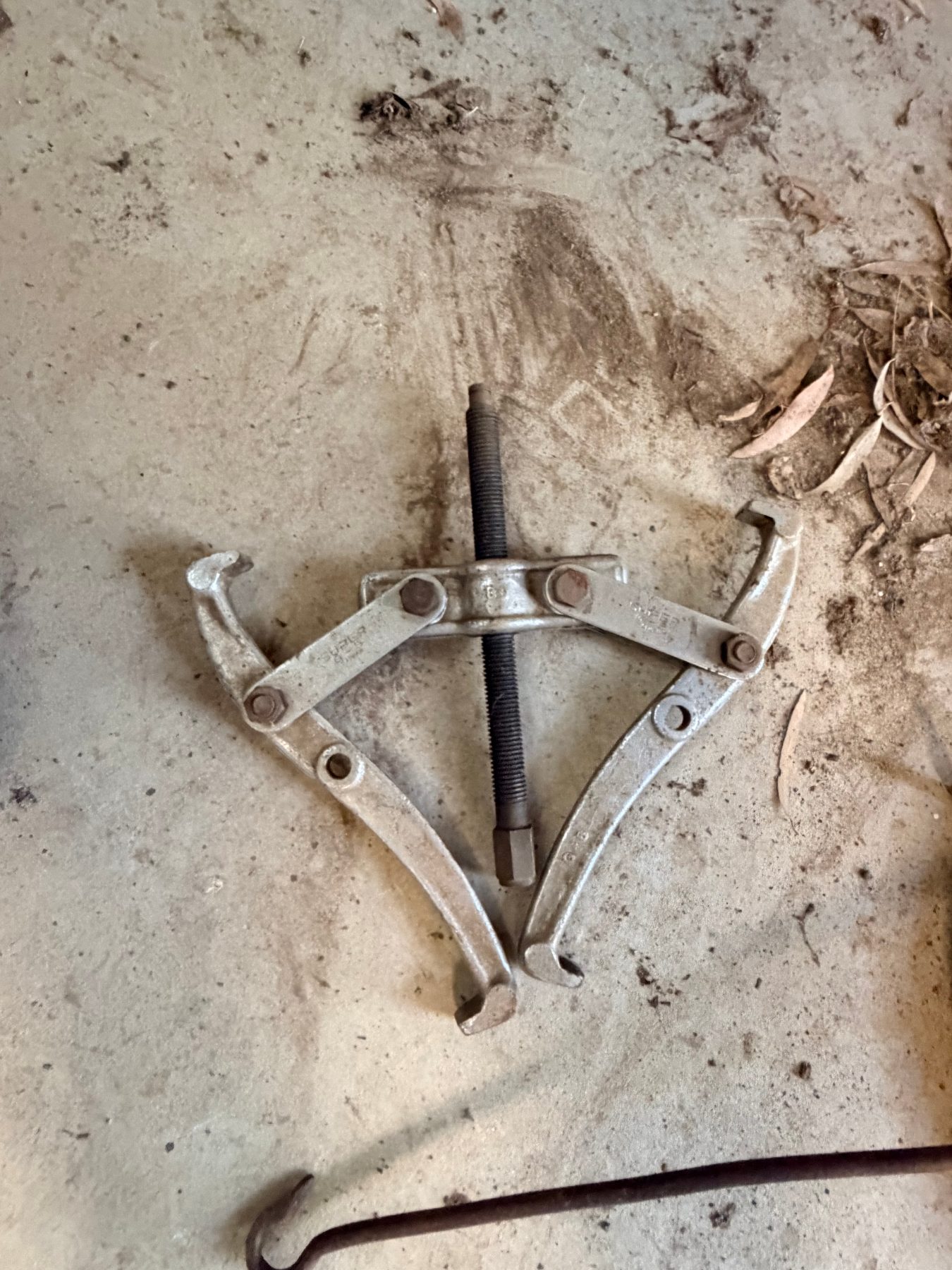 Large gear/pulley pullers