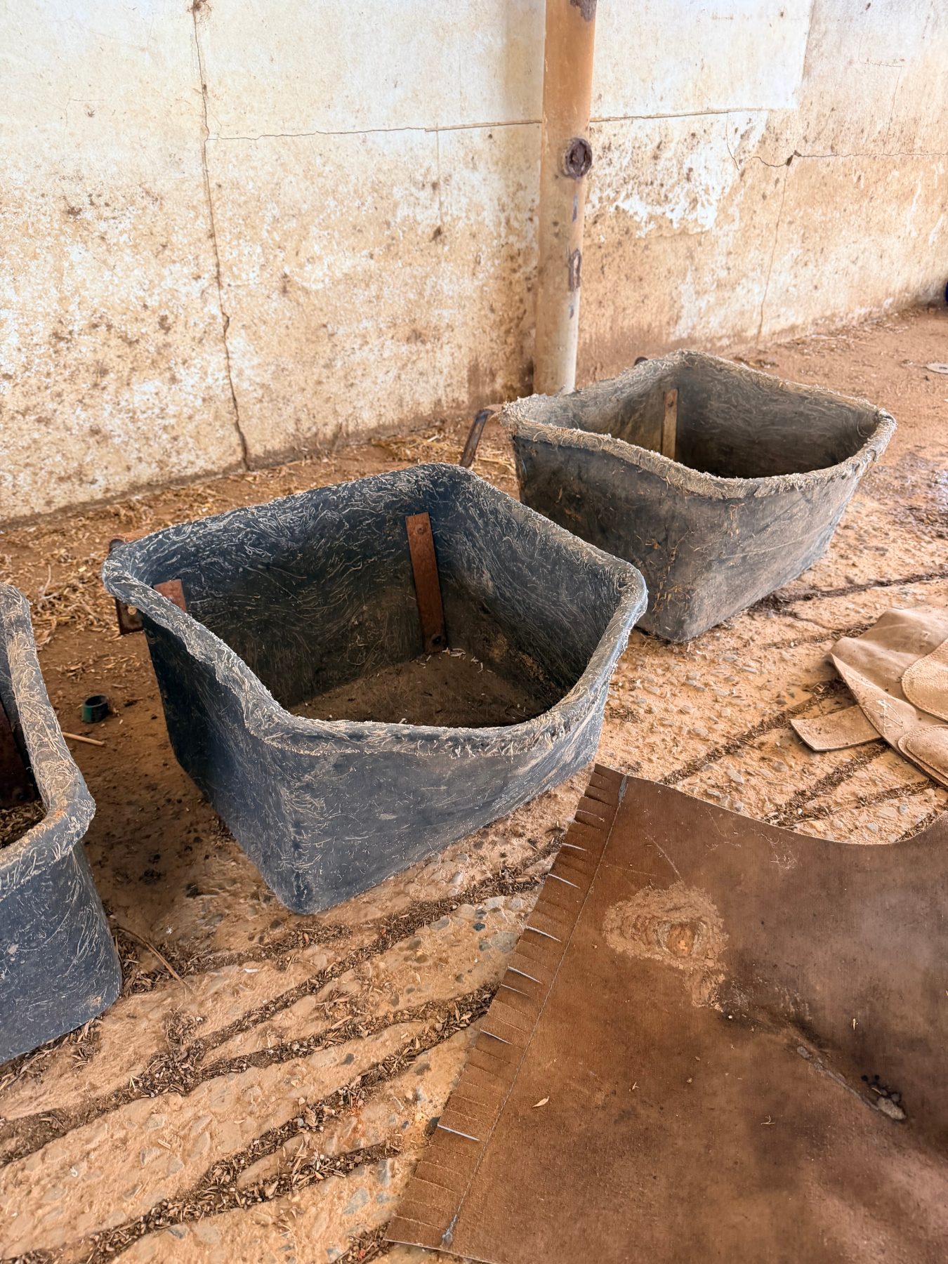 5 livestock feeders - photo 2