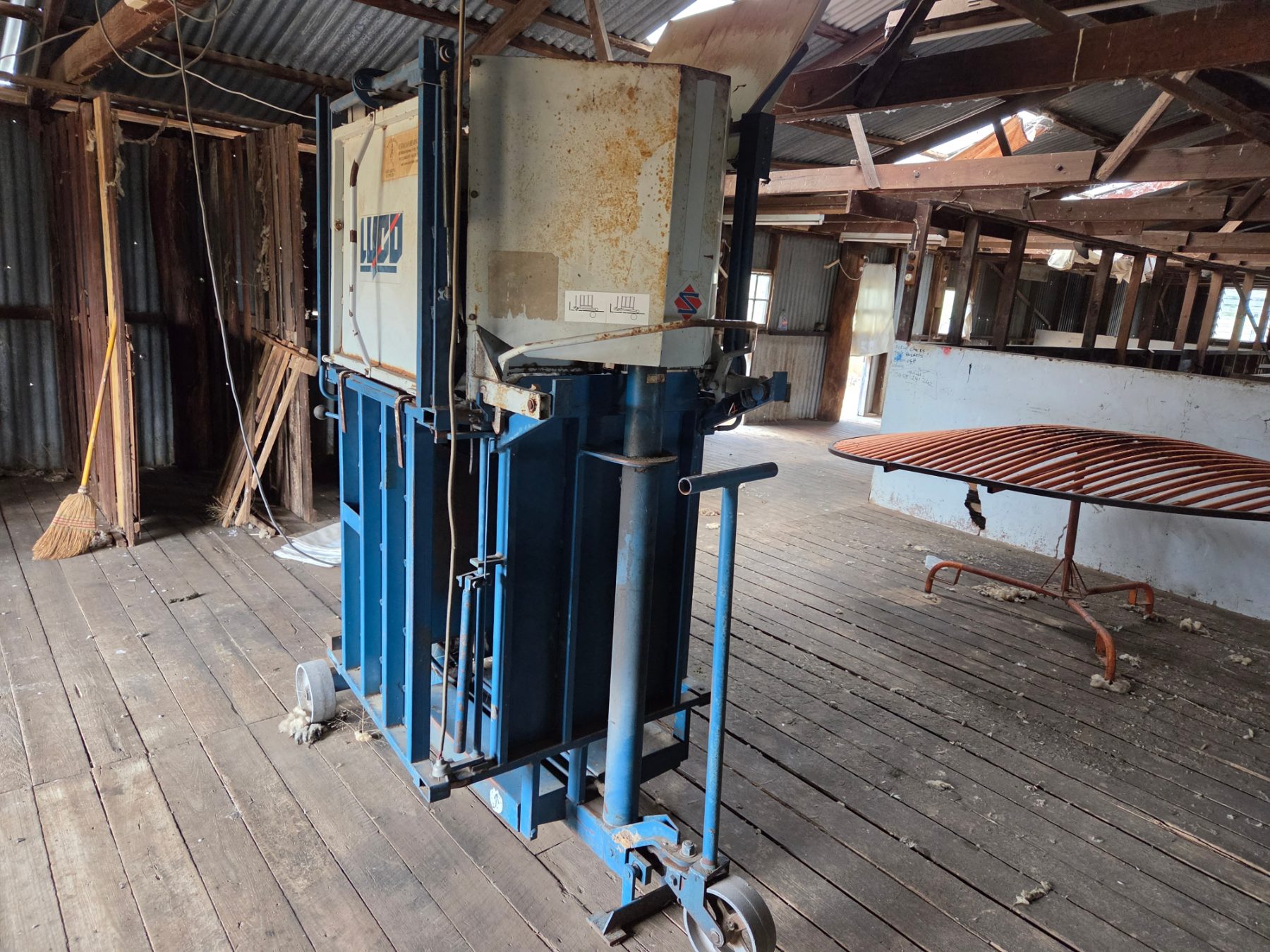 Used - Lyco Hyd. Woolpress - photo 4