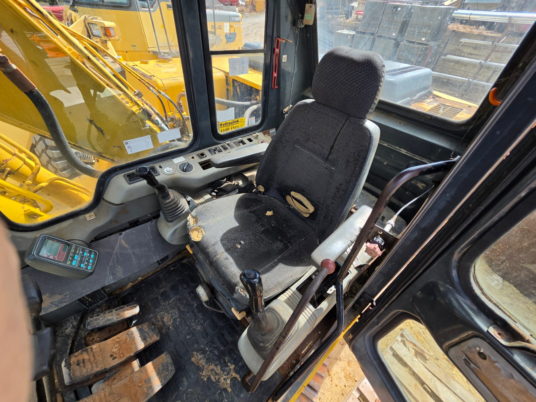 Komatsu PC-120 Excavator - photo 10