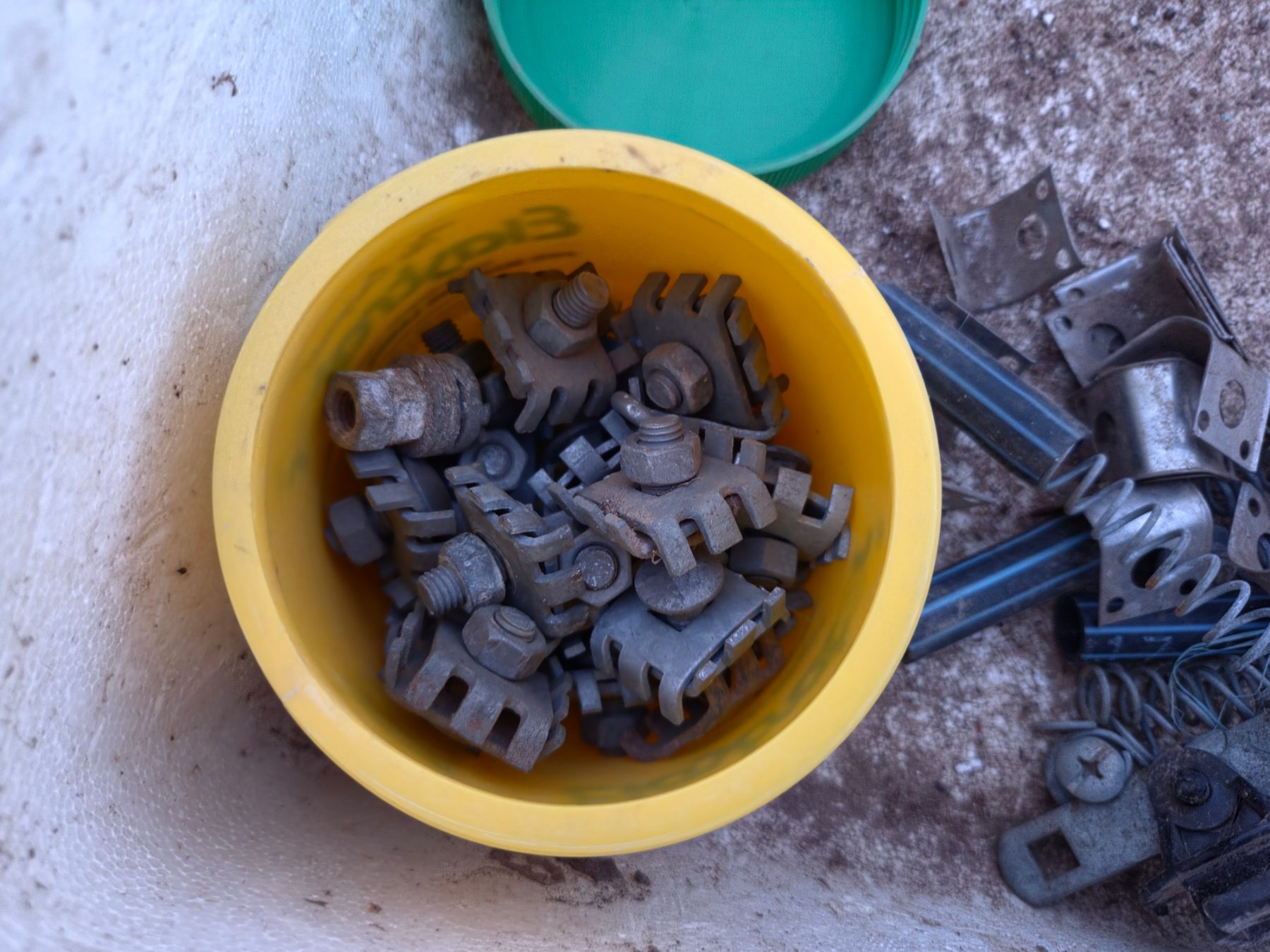 Used - Elec. Fence Wire Connectors - photo 1