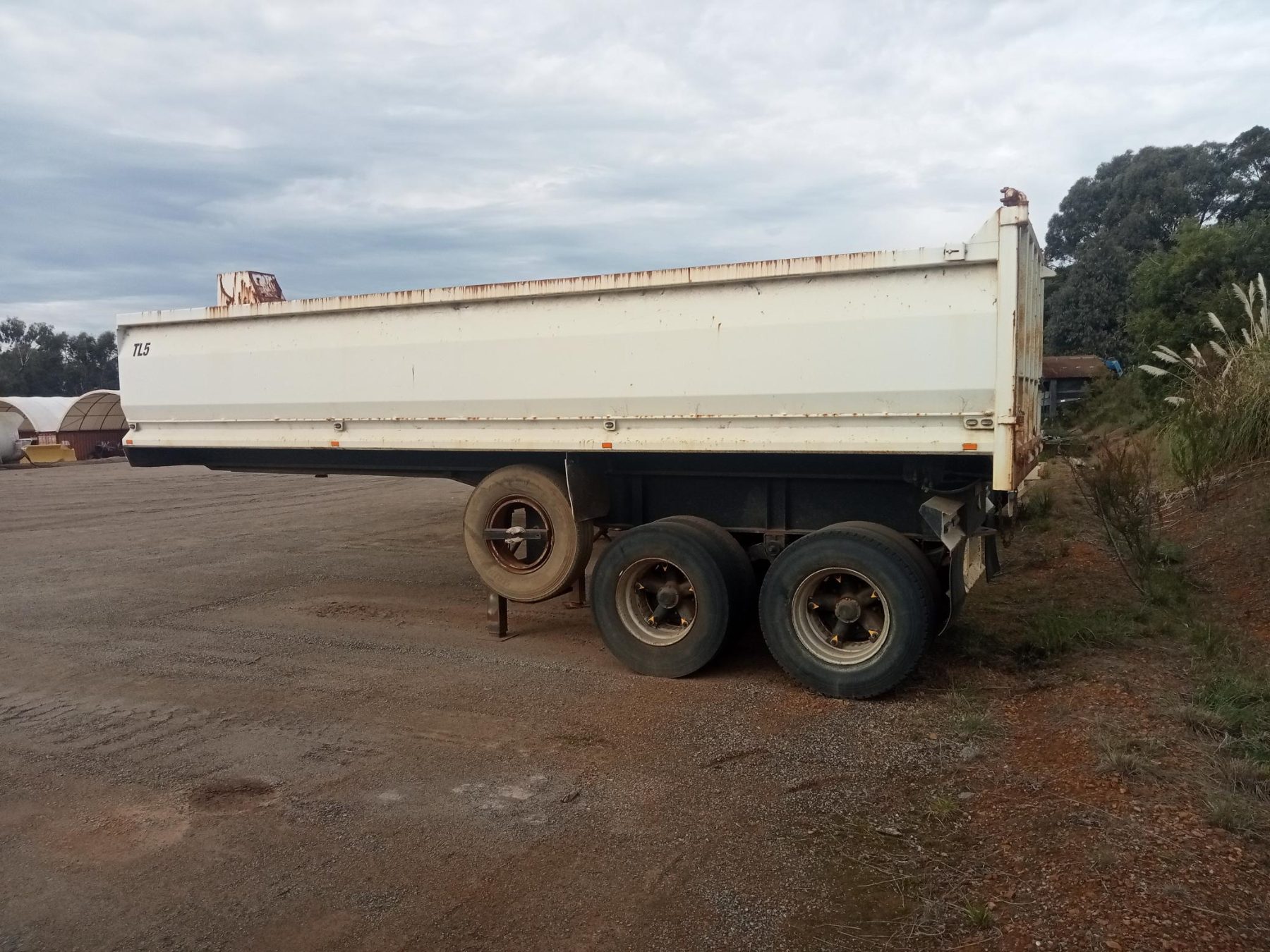 2009 Ever Trans Bogie end tipper - photo 1
