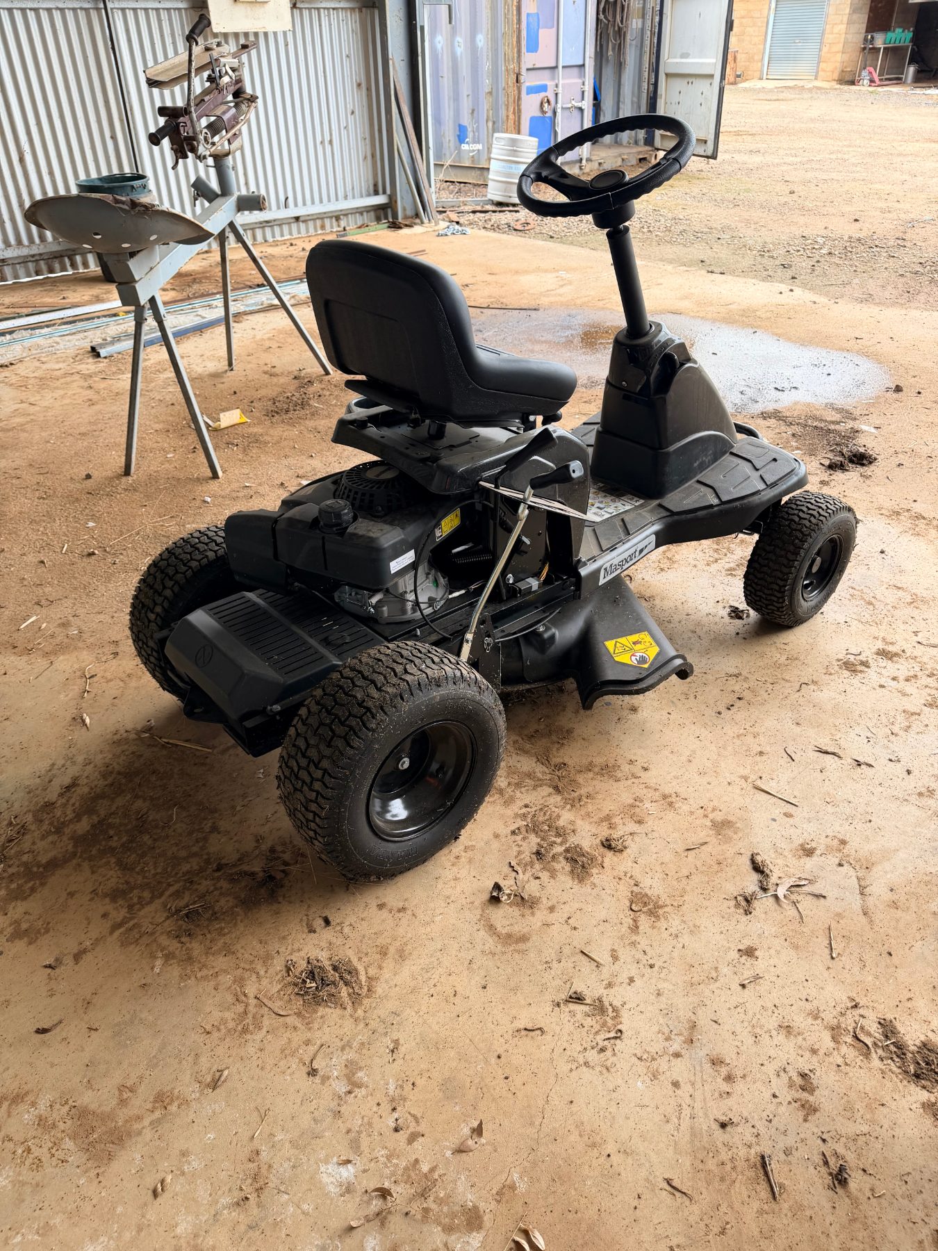 As new Masport ride on mower - photo 3