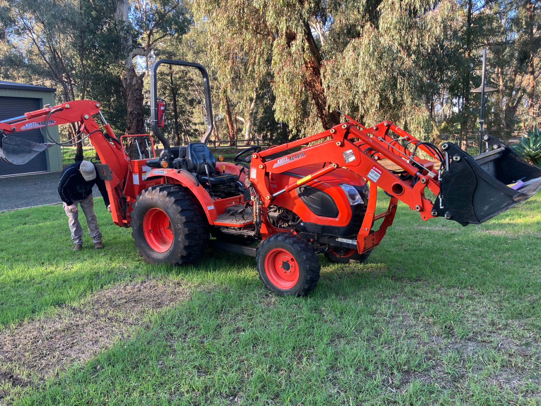 Kioti CK3710 Tractor with FEL and Backhoe - photo 7