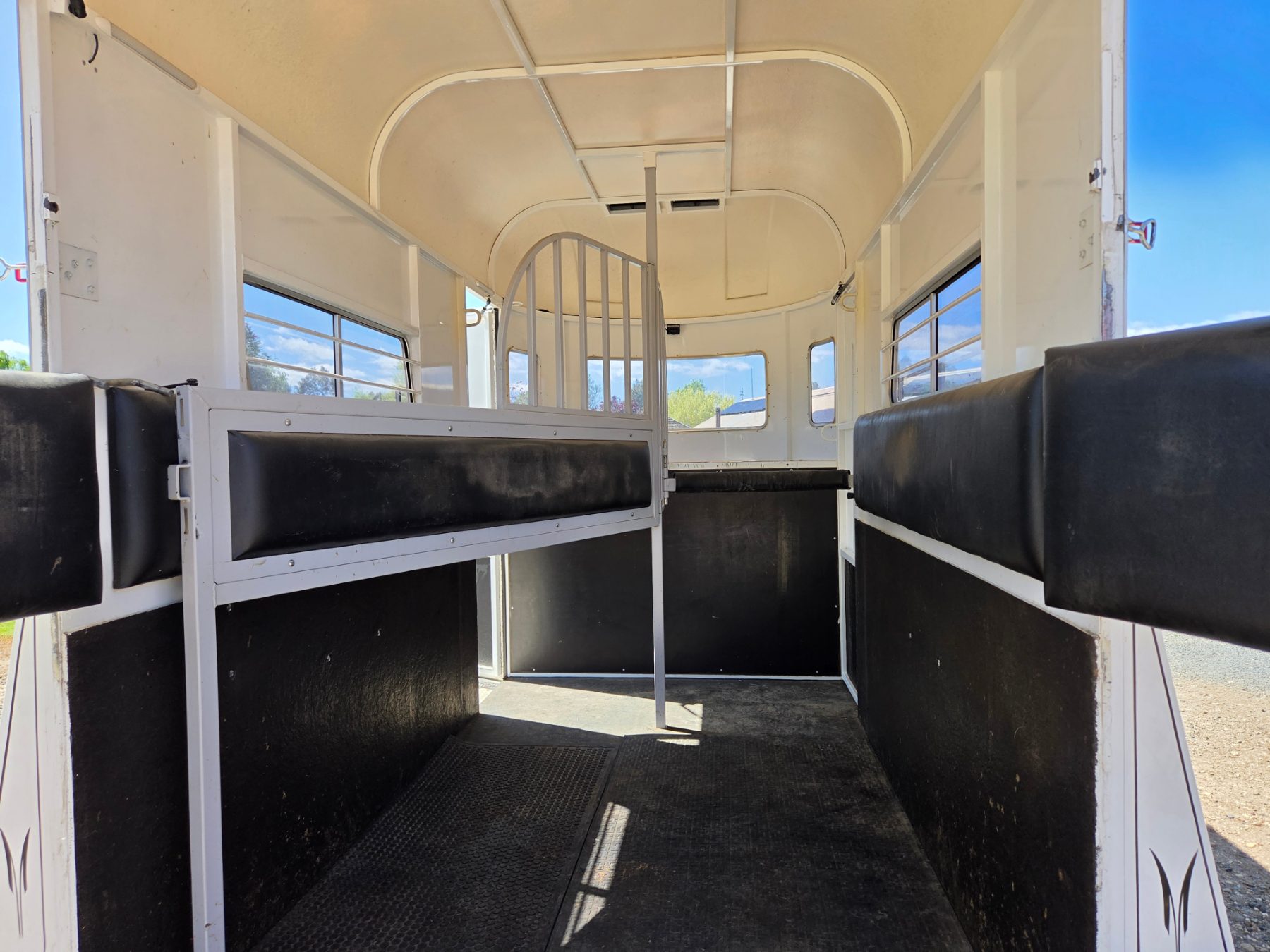 Used - 2012 Tender Deluxe Twin Horse Float (VIN:6T9T27V97CODAZ005) - photo 9