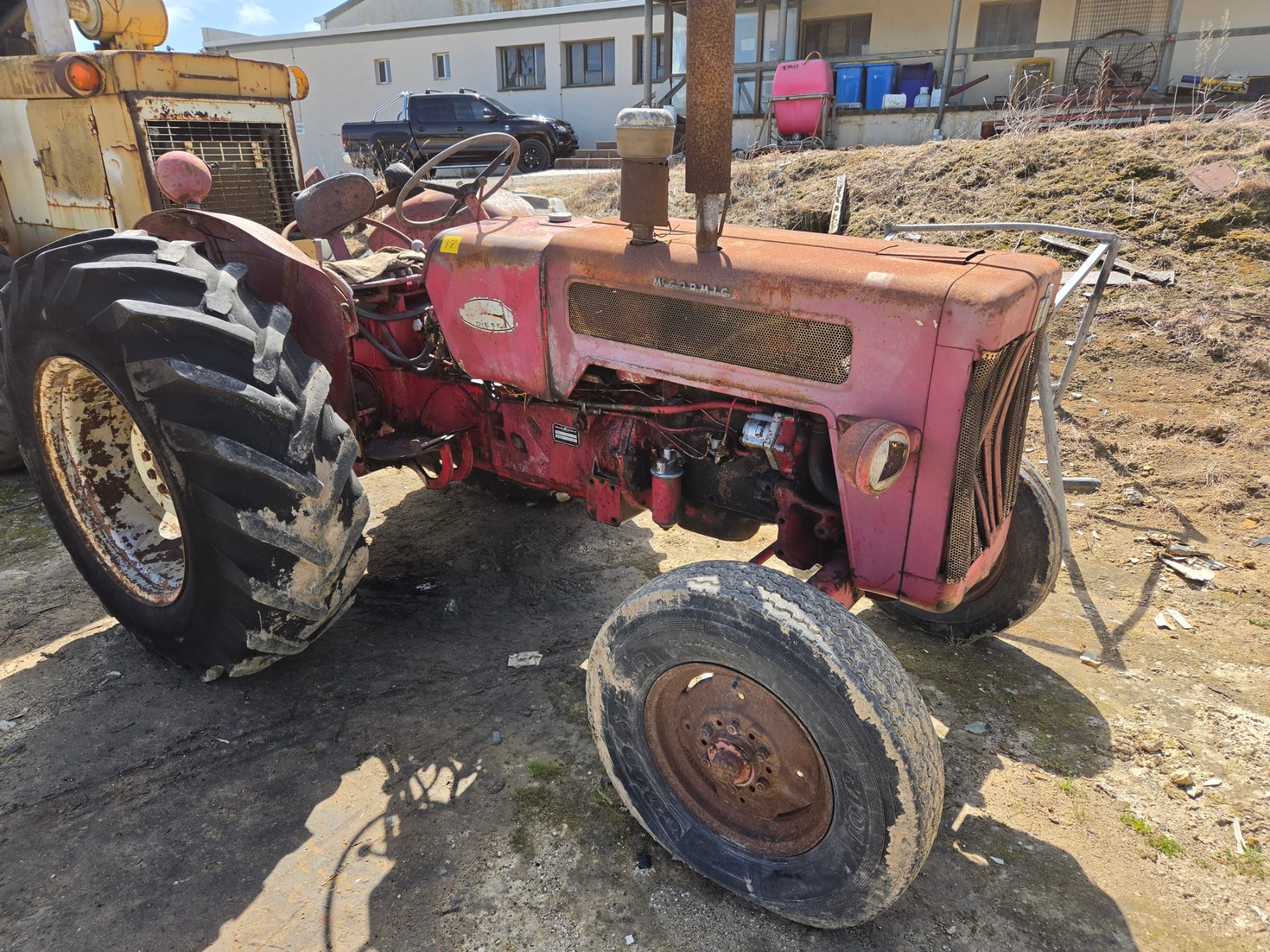 IH McCormack B414 Tractor - photo 2