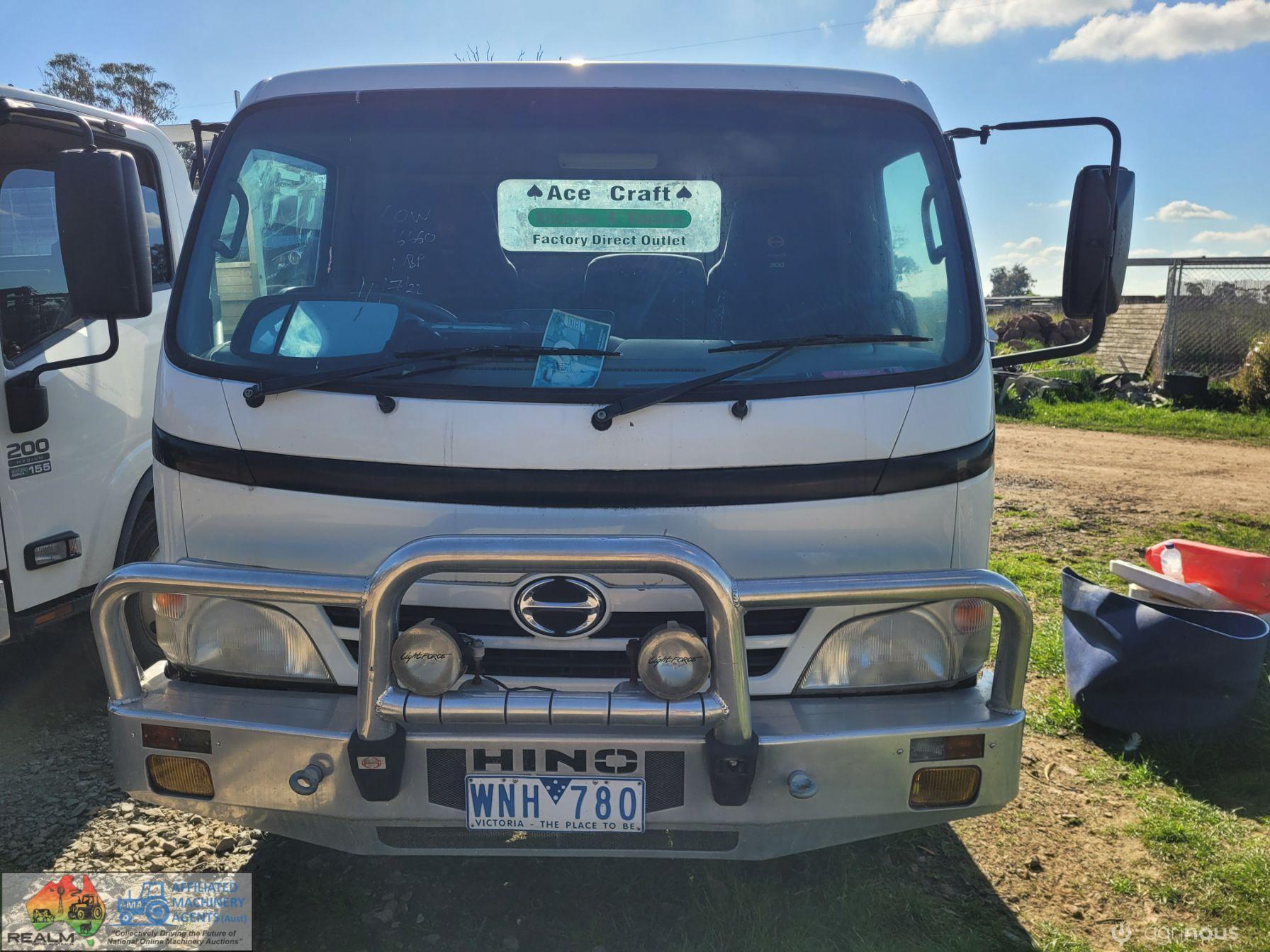 2008 Hino 300C Cab-Chassis Truck - photo 2