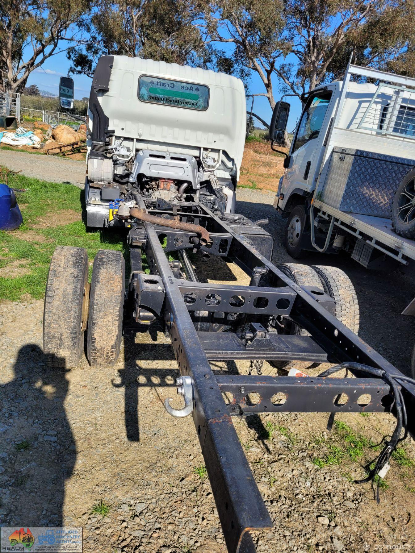 2008 Hino 300C Cab-Chassis Truck - photo 9