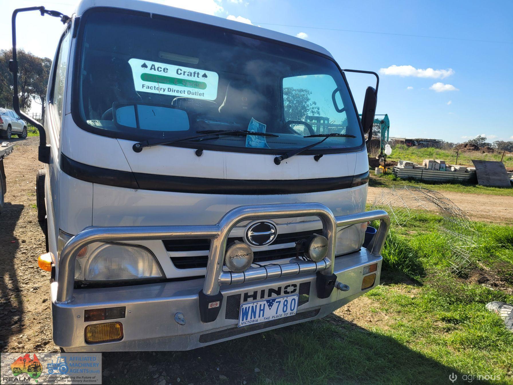 2008 Hino 300C Cab-Chassis Truck - photo 5