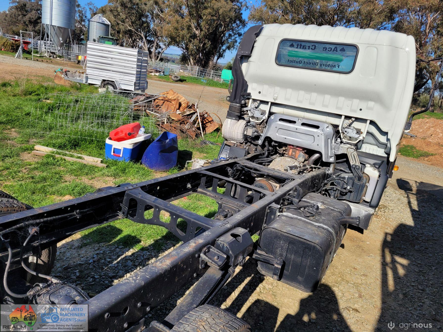 2008 Hino 300C Cab-Chassis Truck - photo 10