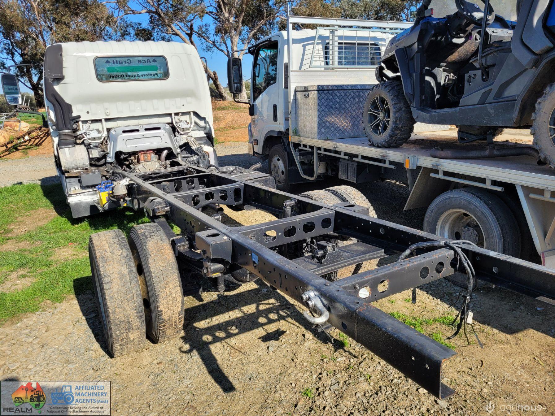 2008 Hino 300C Cab-Chassis Truck - photo 13