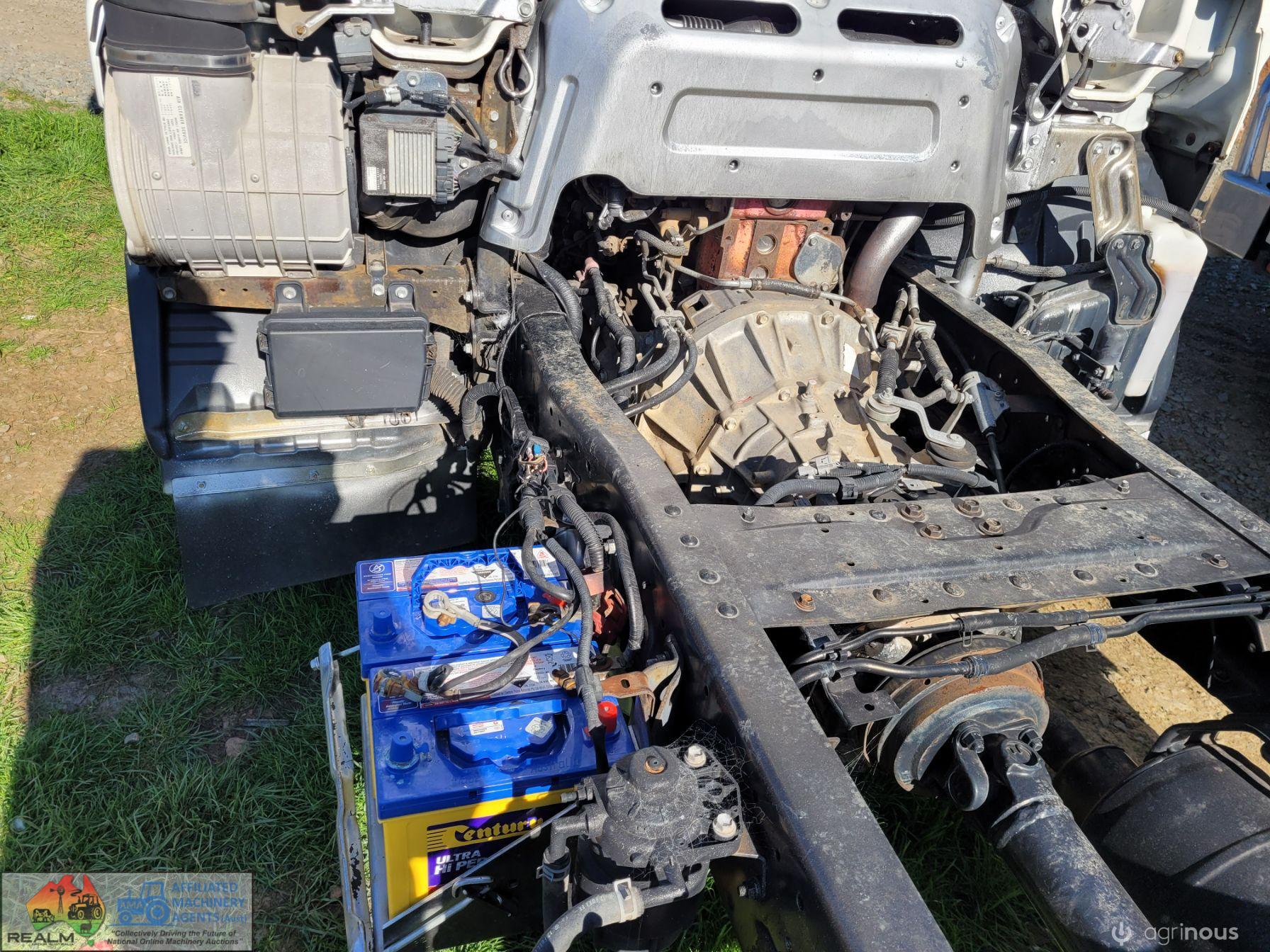 2008 Hino 300C Cab-Chassis Truck - photo 12