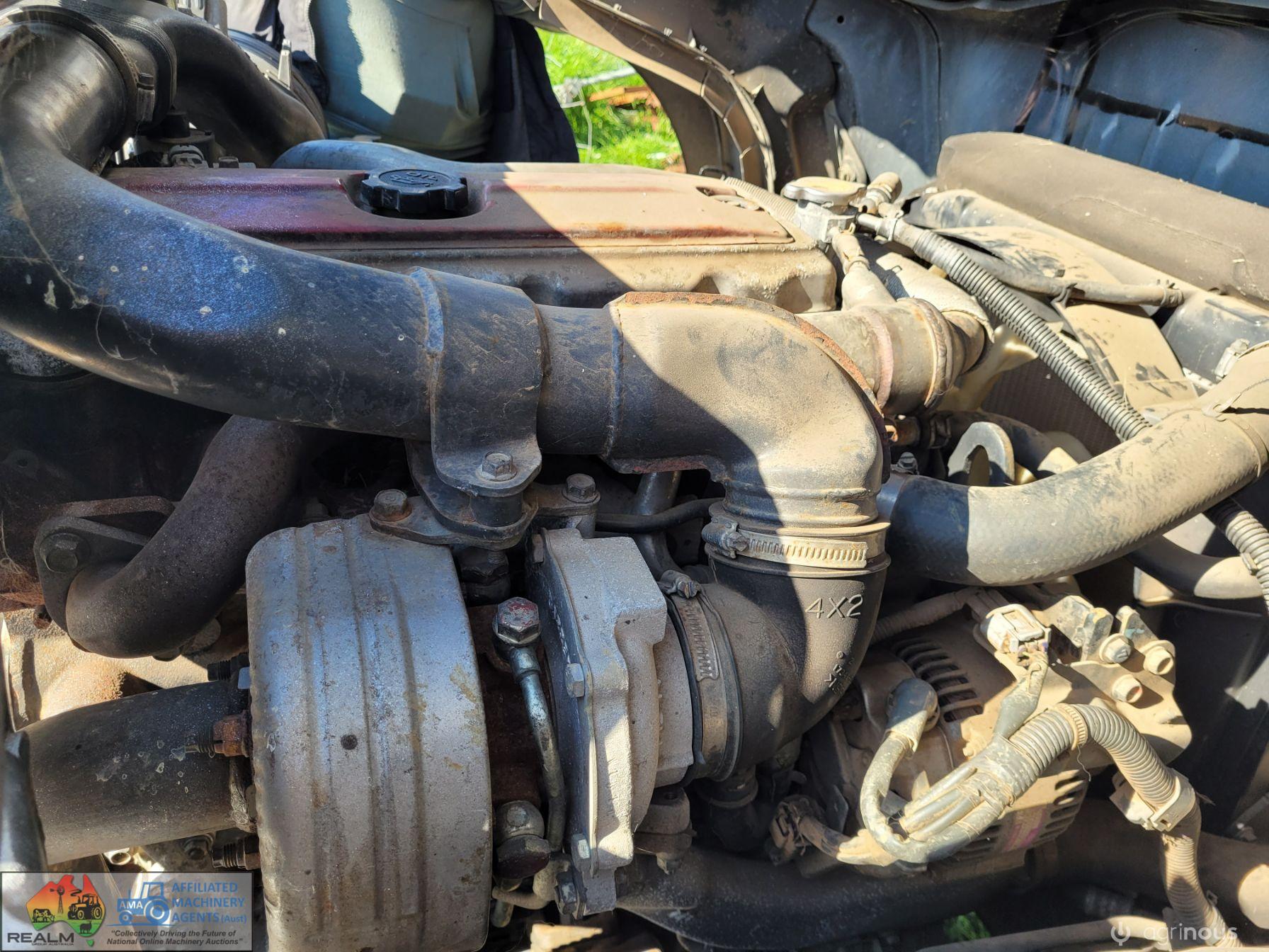2008 Hino 300C Cab-Chassis Truck - photo 7