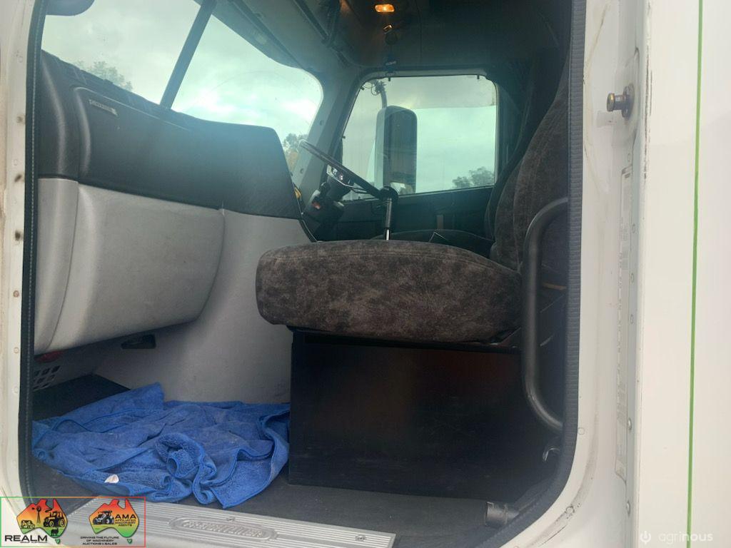 2011 Freightliner FL 580 Hp - (REDUCED PRICE) - photo 5