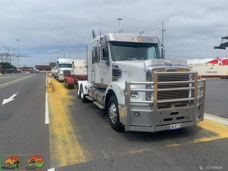 2011 Freightliner FL 580 Hp - (REDUCED PRICE) - photo 2