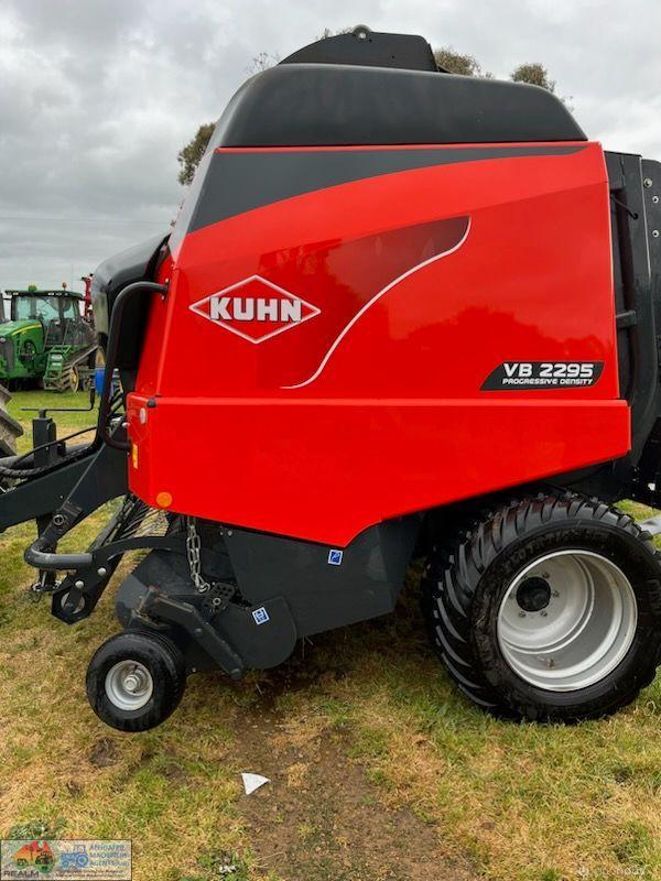 2017 Kuhn VB-2295 Round Baler - photo 2