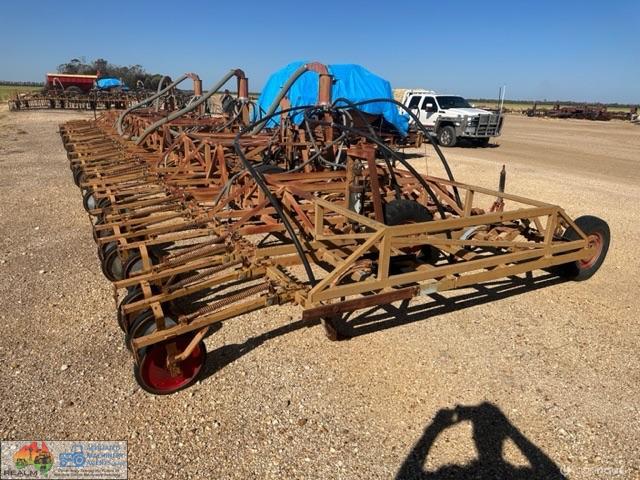 T 220 - Gyral Seeder zero till - 54 f - - photo 15