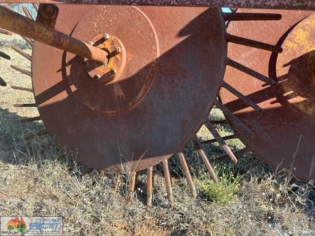 Pedrick 8 wheel stick rake - They don't come any better one owner only done 3000 acres - photo 3