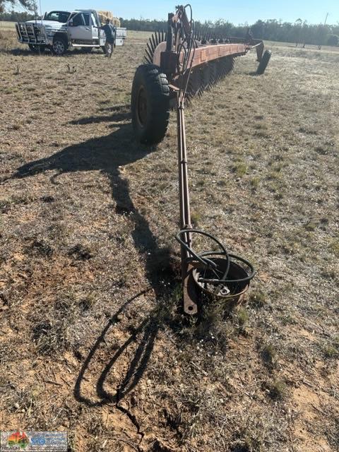 Pedrick 8 wheel stick rake - They don't come any better one owner only done 3000 acres - photo 22