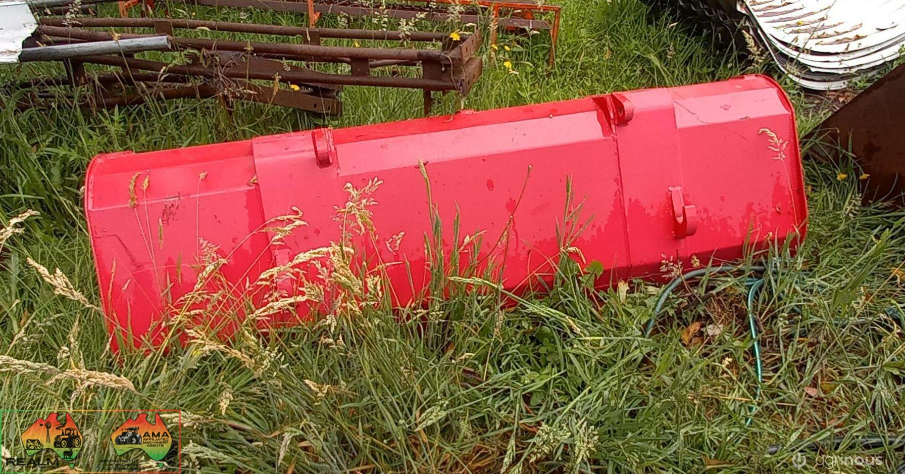 Mahindra Tractor Bucket - photo 3