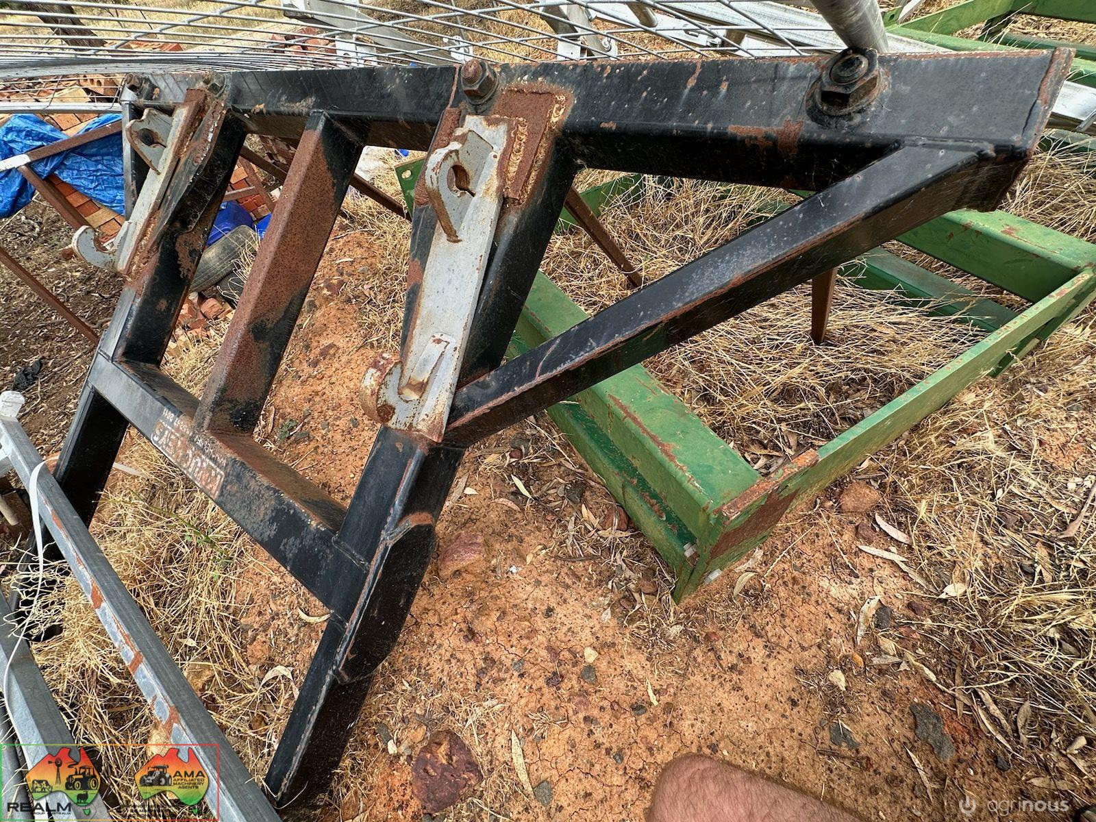 Knuckeys 4 Prong Hay Forks - photo 2