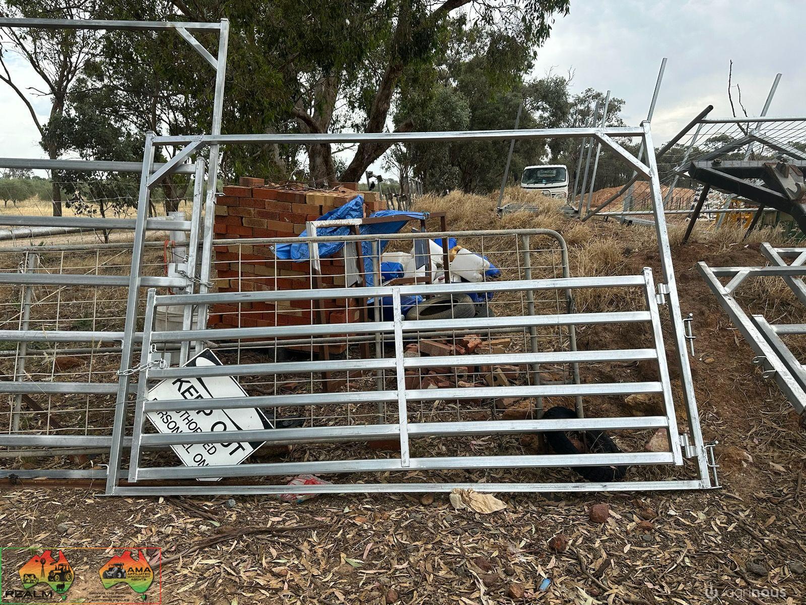 New 2.8m Sheep Yard Gate, with High Frame - photo 2