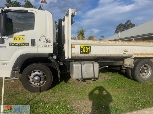 Isuzu Tipper - photo 2