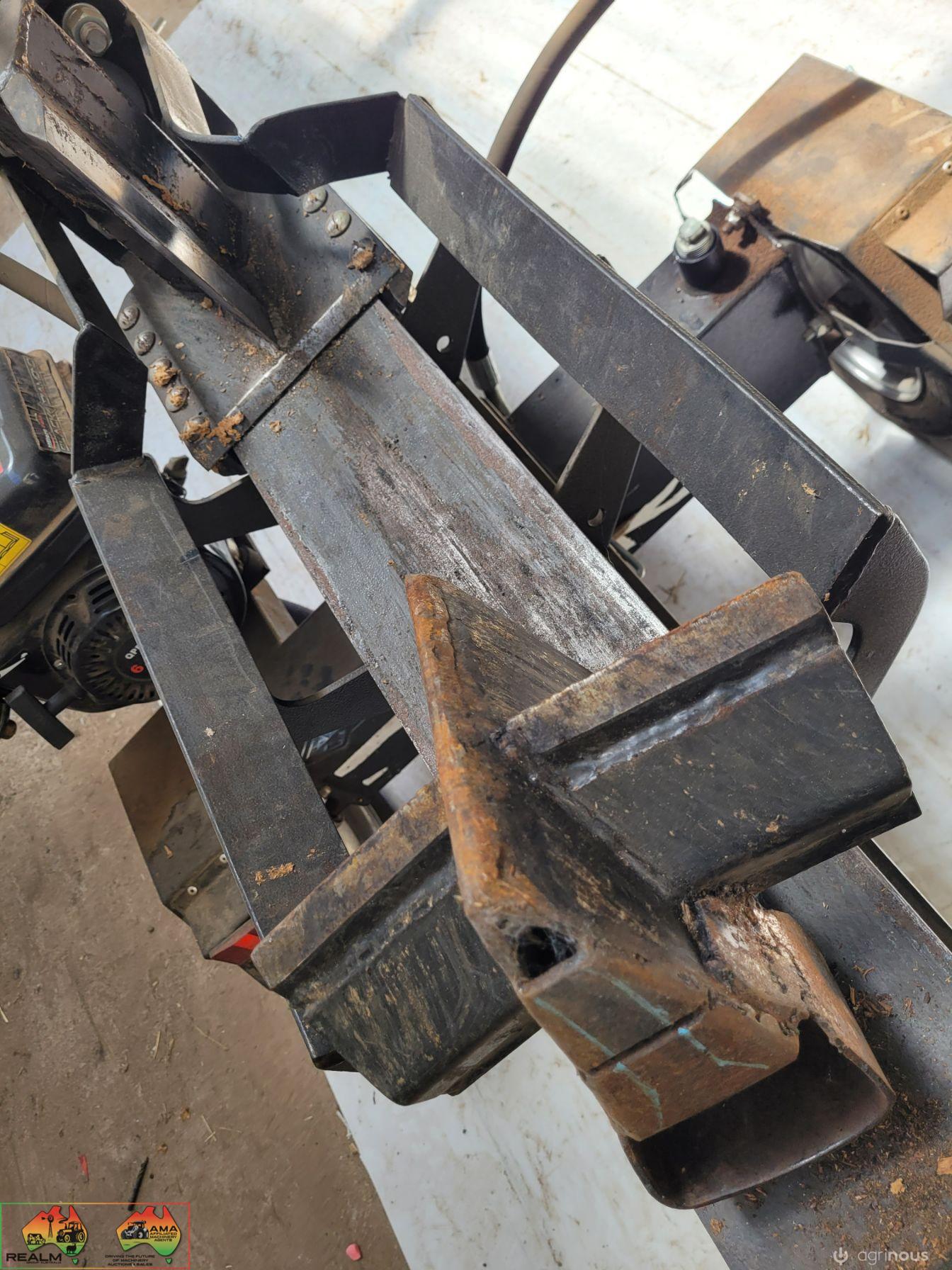 Near New 25ton Hyd. Wood Splitter - photo 4