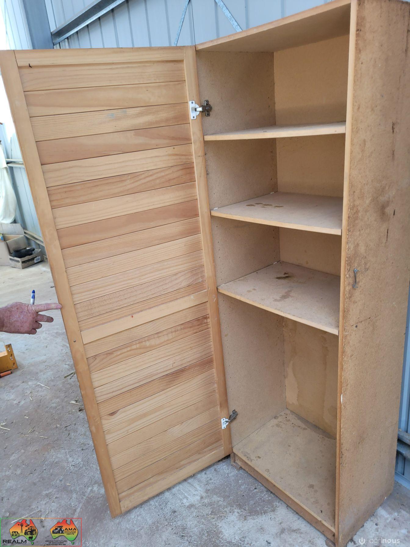 Workshop Shelving & Cabinet - photo 4