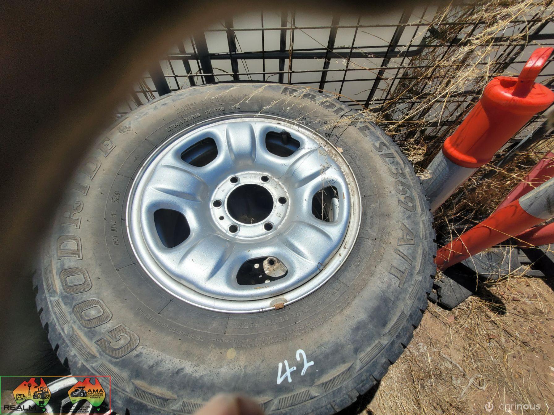 4x Holden Colorado Rims & Tyres - photo 2