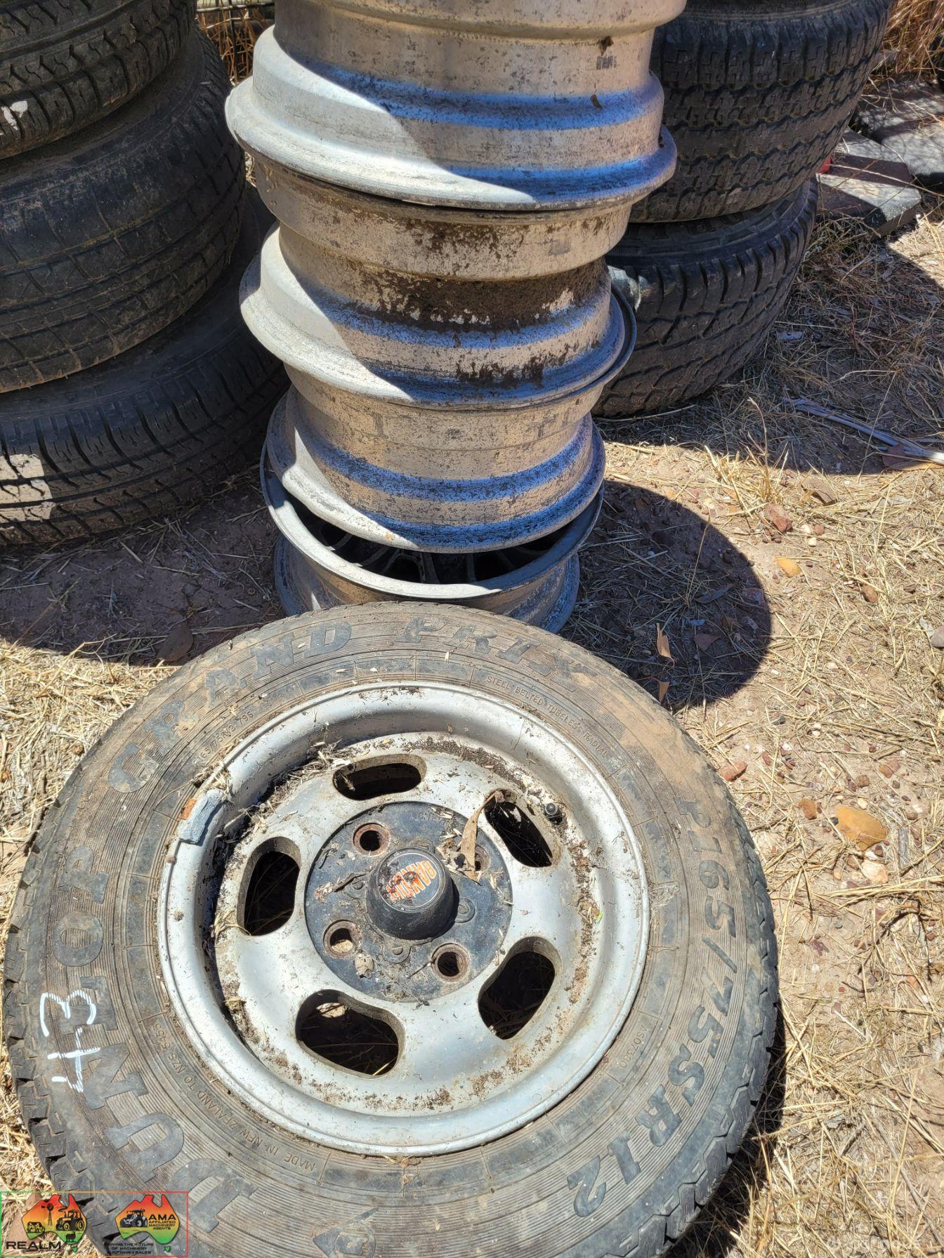 5x 12" Alloy Rims to Suit Mini - 1 with tyre - photo 3