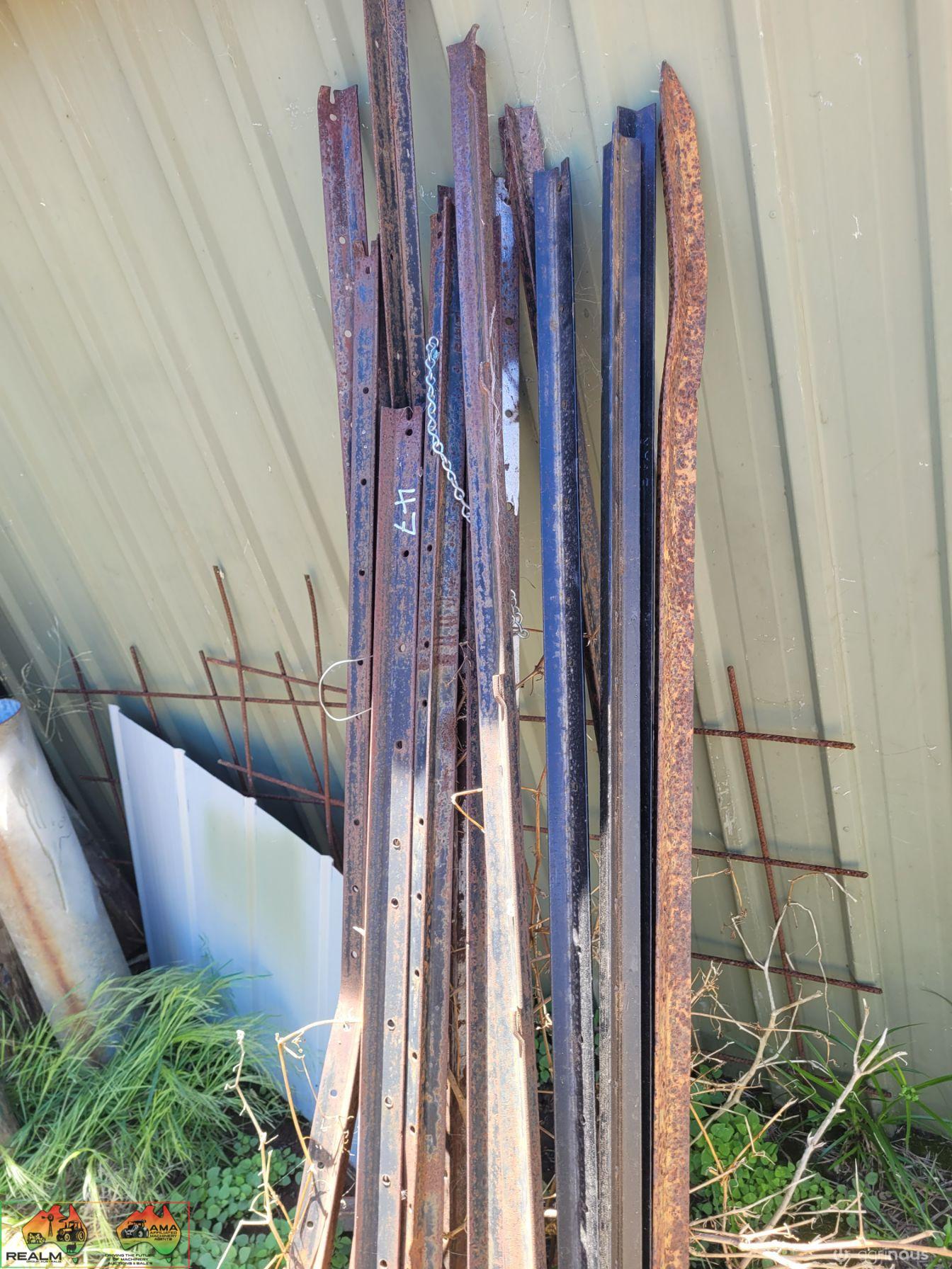 16x Assorted Steel "Star Picket" Posts (3 New Un-used) - photo 3