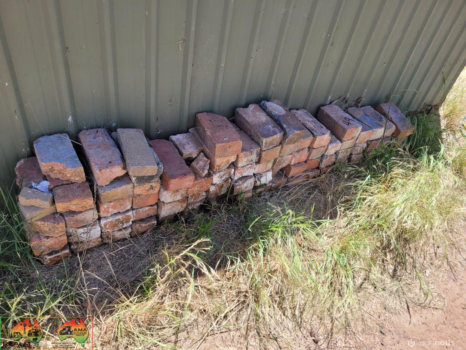 Approx 60x Handmade Bricks - photo 3