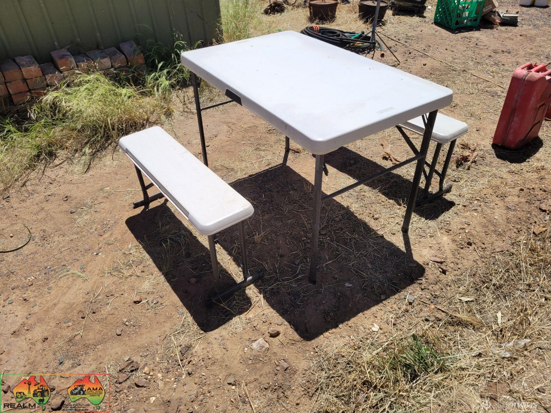 Fold-up Table & Trestles - photo 3