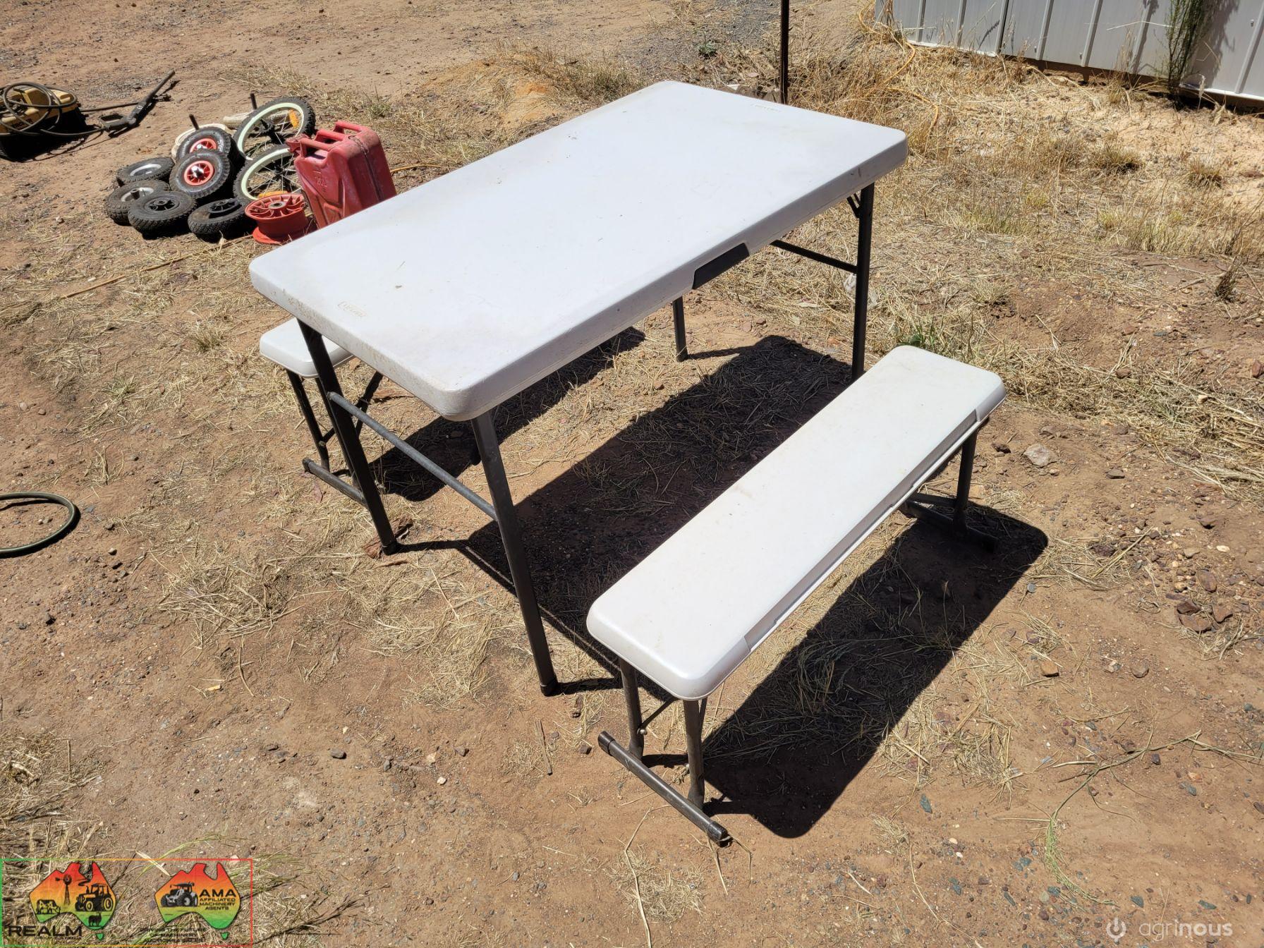 Fold-up Table & Trestles - photo 2