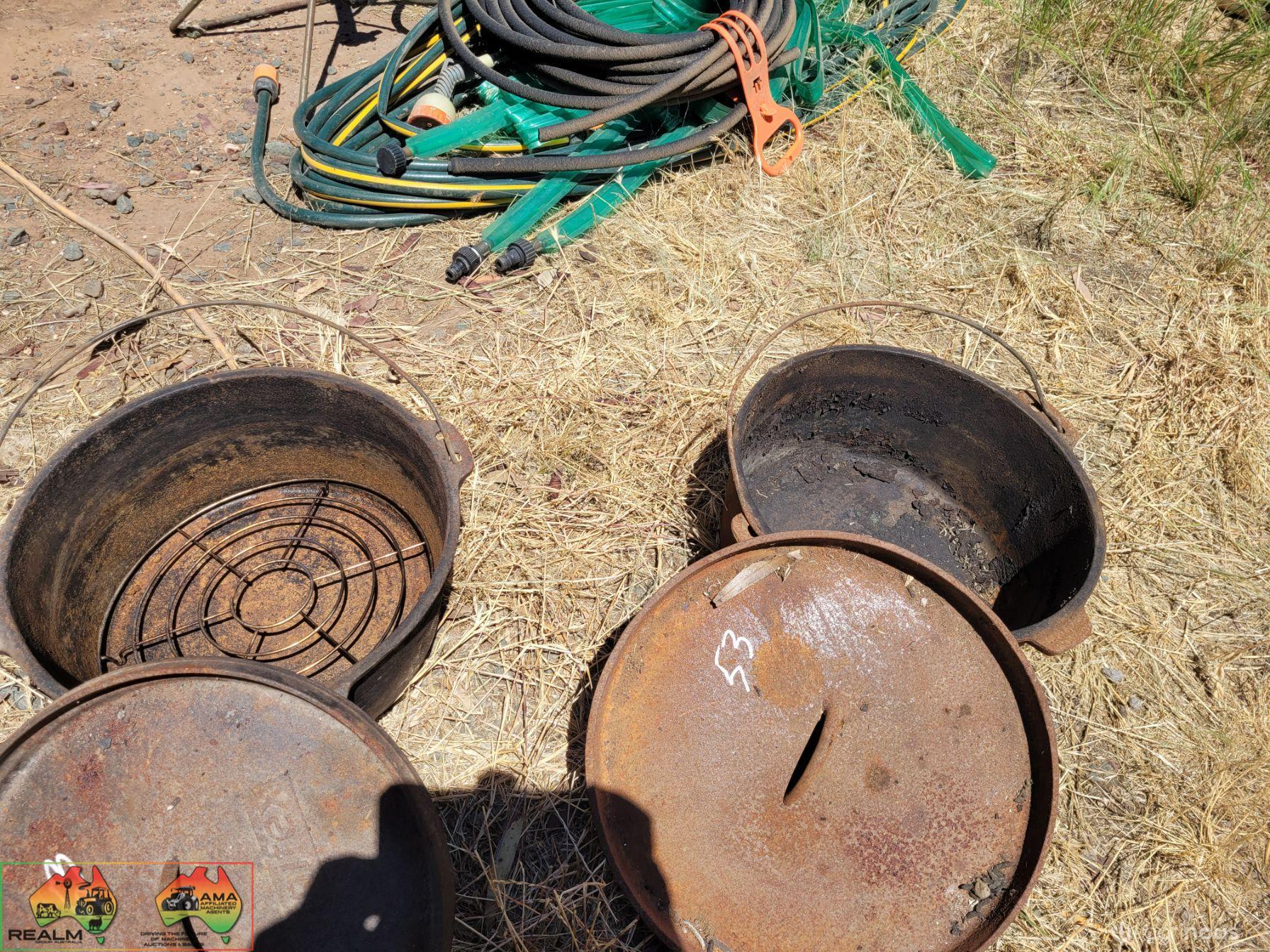 2x Cast Iron Camp Ovens - photo 2