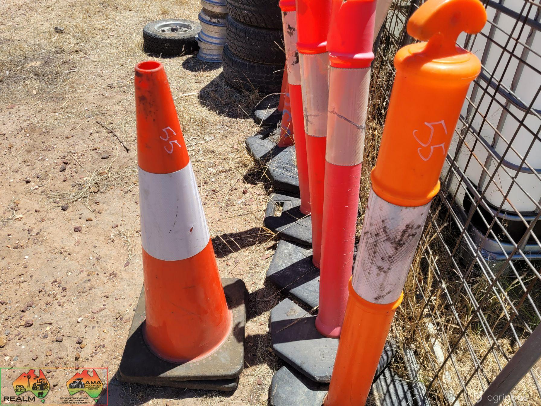 2x Witches Hats & 7x Bollard Poles - photo 3