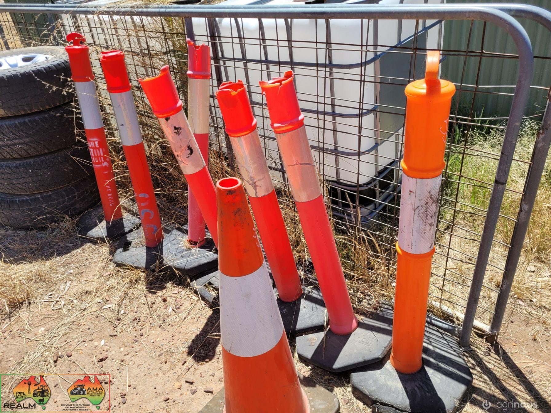 2x Witches Hats & 7x Bollard Poles - photo 2