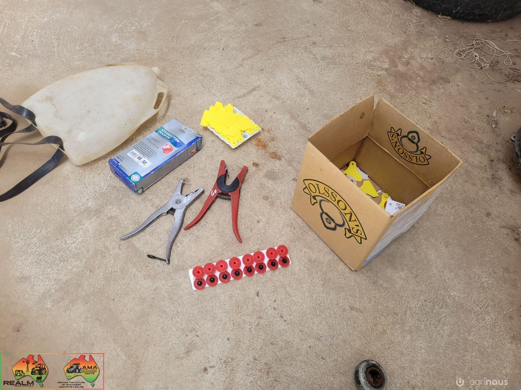 Cydectin Pour-on, Calf Tags, 2x Applicators & Drench Pack