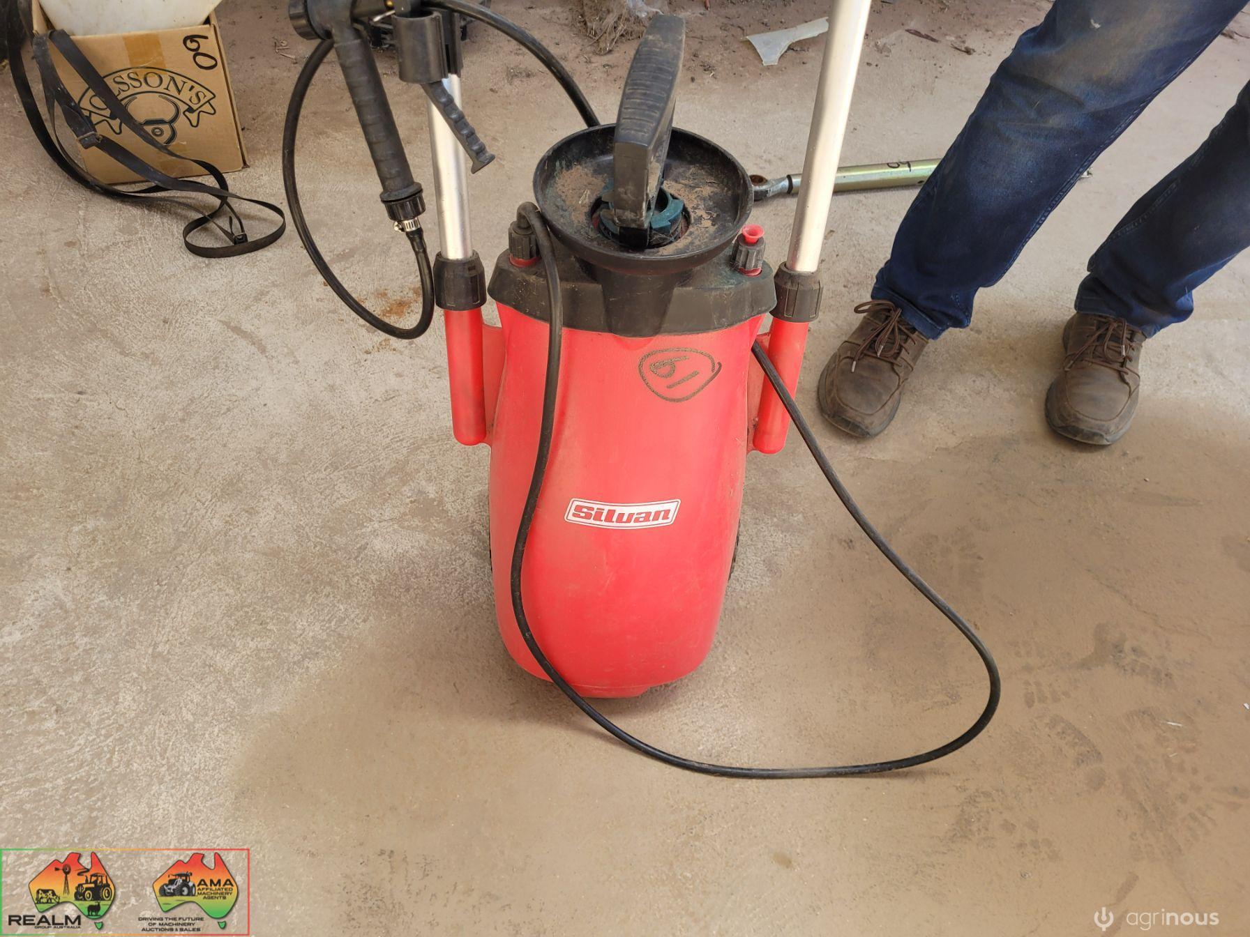 Silvan Trolley Garden Sprayer (good cond.) - photo 4