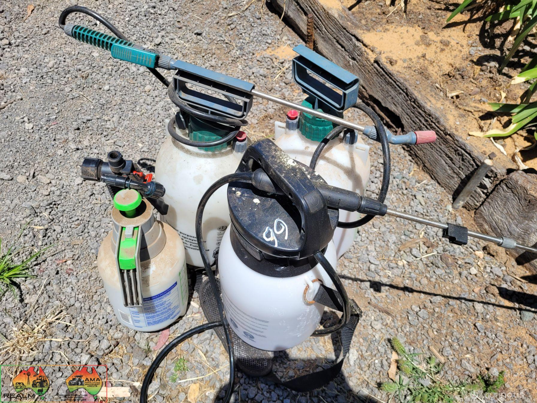 4x Garden Sprayers (1 electric)