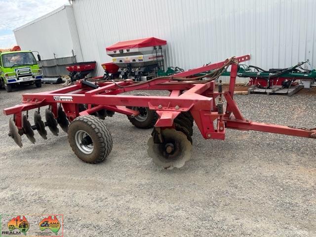 20 plate trailing disc  Excellent condition  Hydraulic lift 24” disc plates - photo 3