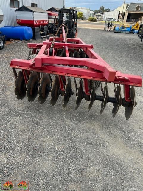 20 plate trailing disc  Excellent condition  Hydraulic lift 24” disc plates