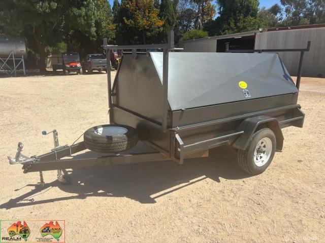Tradesman’s lock up Trailer - ( The Compressor dos not go with it ) - photo 2