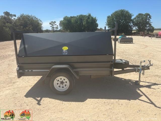 Tradesman’s lock up Trailer - ( The Compressor dos not go with it ) - photo 4
