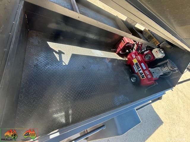 Tradesman’s lock up Trailer - ( The Compressor dos not go with it ) - photo 7